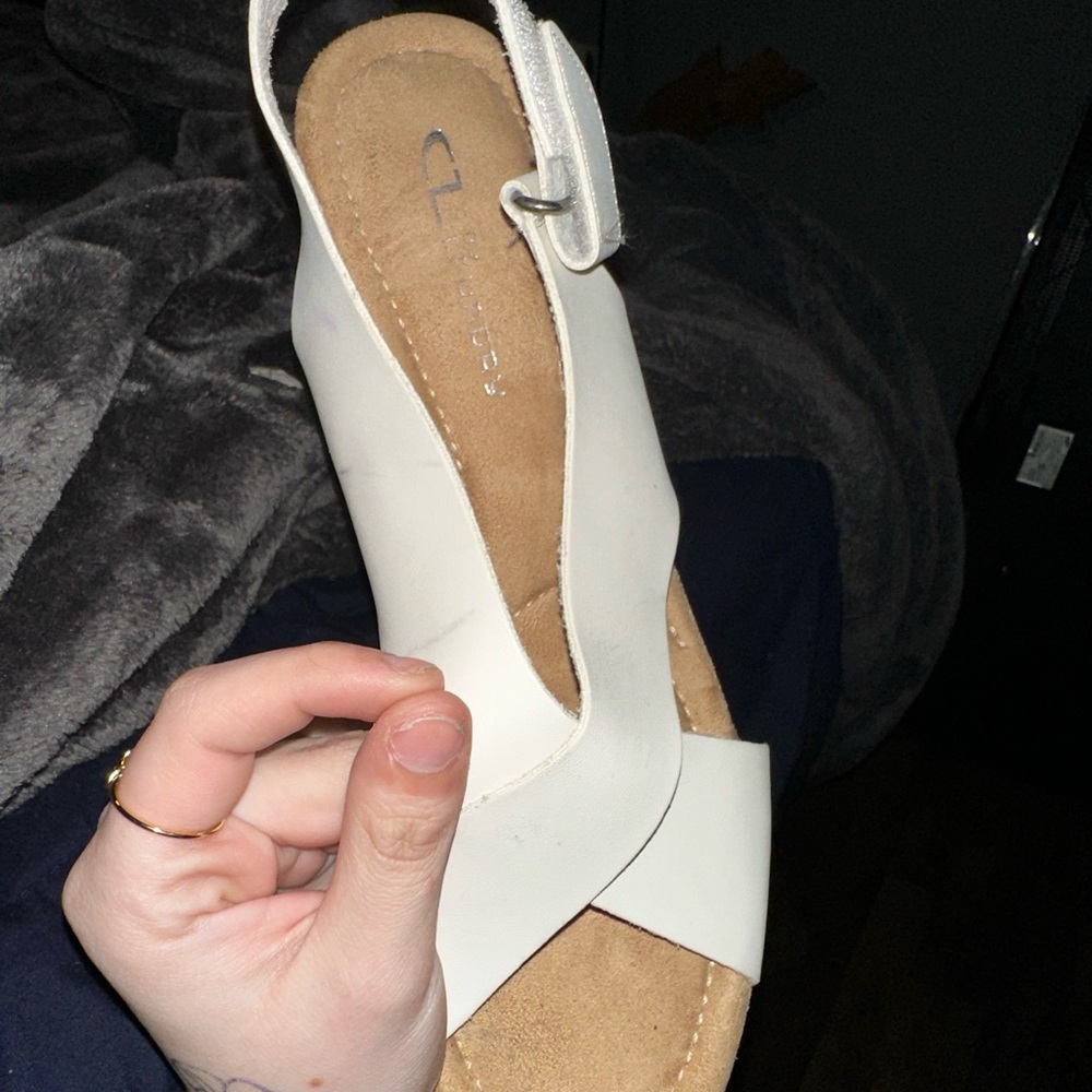 White cork memory foam heel made by  cl by laundry